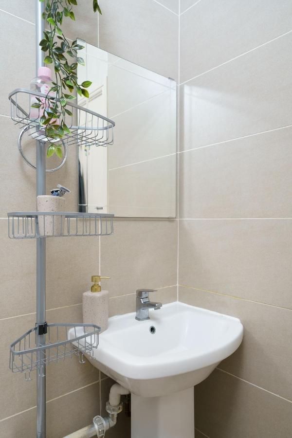 Gorgeous Apartment Wood Green بالمرز غرين المظهر الخارجي الصورة